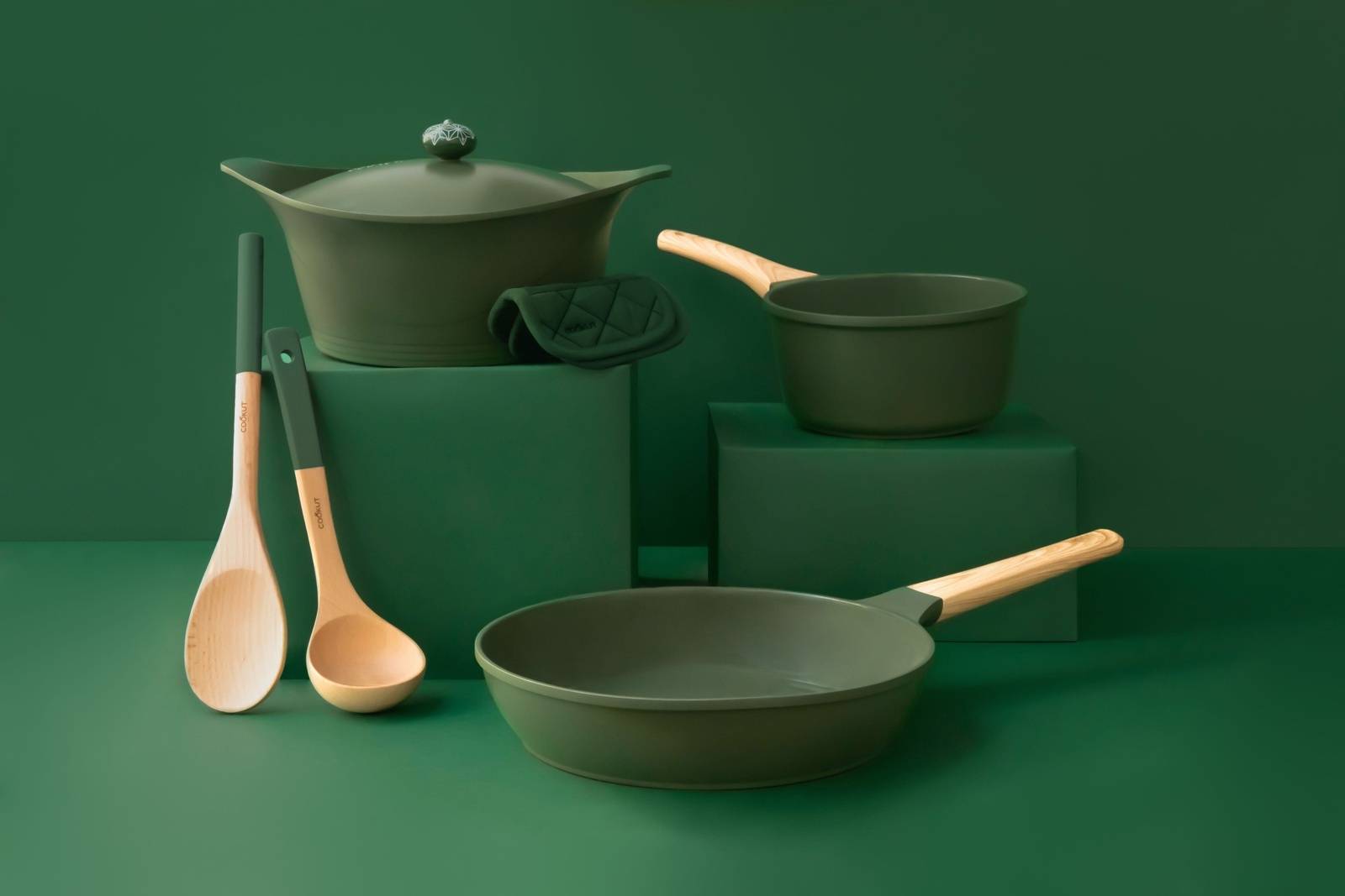 Ma jolie cocotte de COOKUT poêle et casserole vert fougère