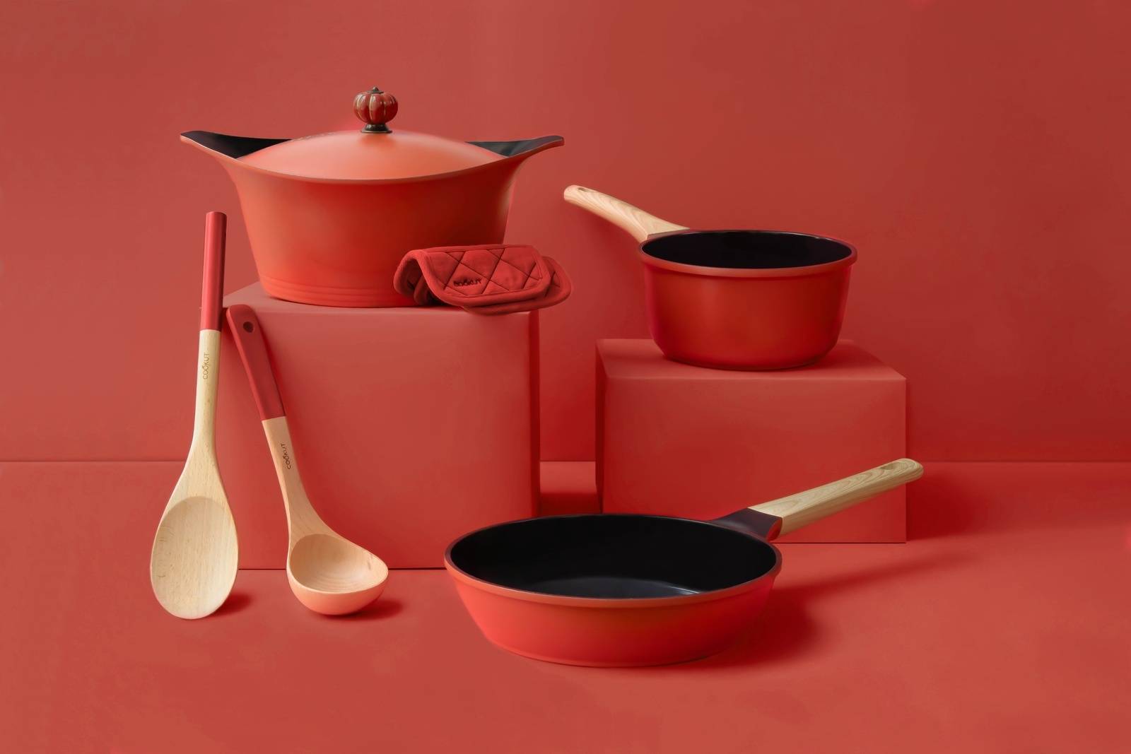 Ma jolie cocotte de COOKUT poêle et casserole rouge passion