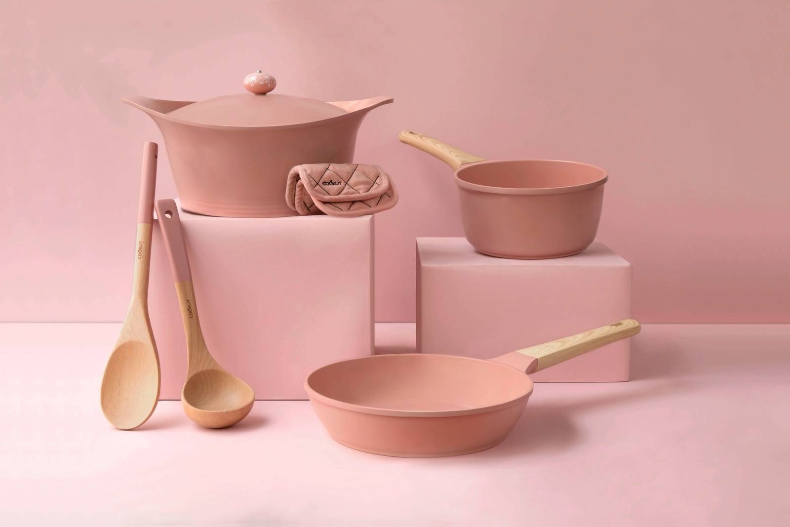 Ma jolie cocotte de COOKUT poêle et casserole rose guimauve