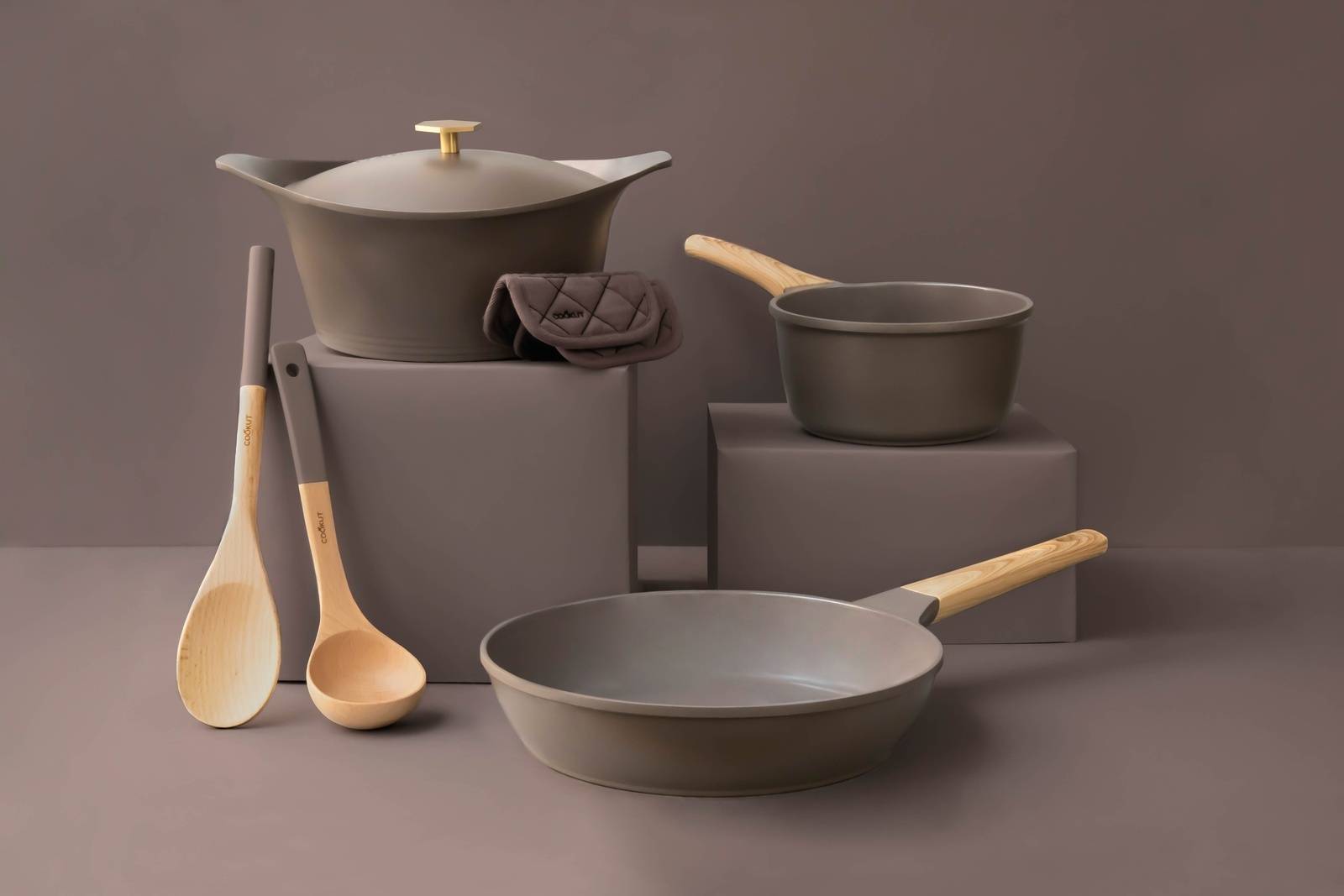 Ma jolie cocotte de COOKUT poêle et casserole taupe moka