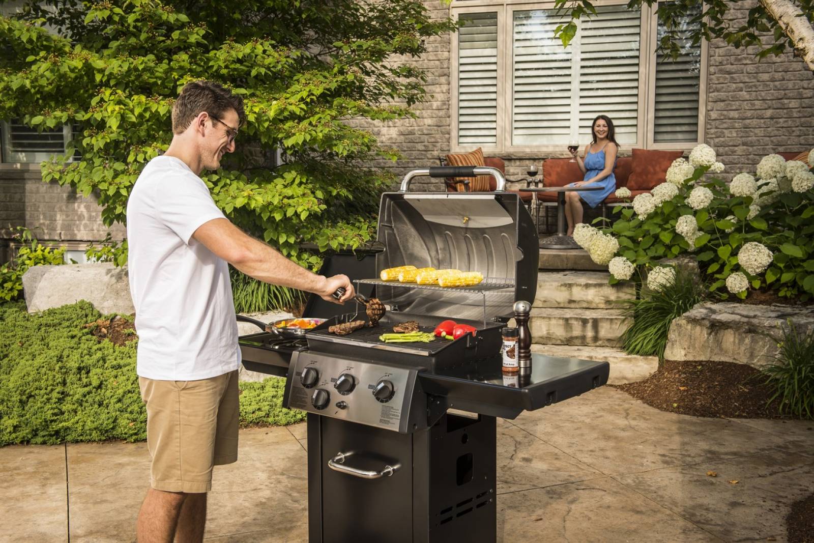 Cuisiner sur barbecue gaz Broilking Royal 340