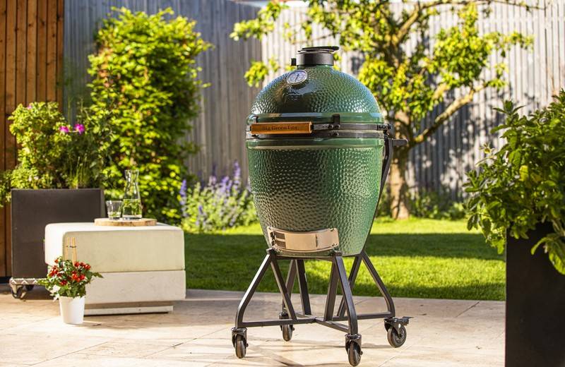 kamado L sur pieds de Big Green Egg