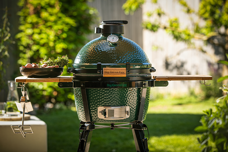 kamado minimax sur pieds de Big Green Egg